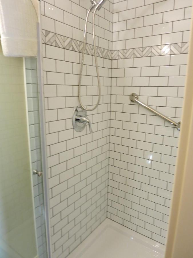 The Woodview Inn ガナノクエ エクステリア 写真