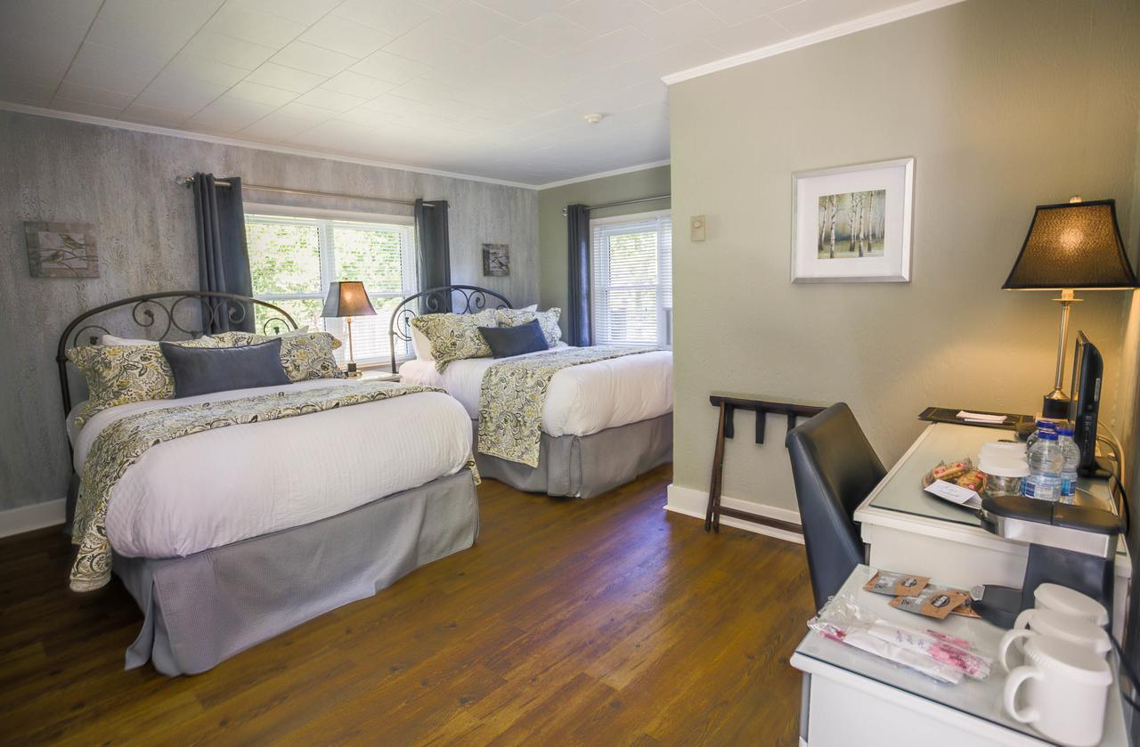 The Woodview Inn ガナノクエ エクステリア 写真