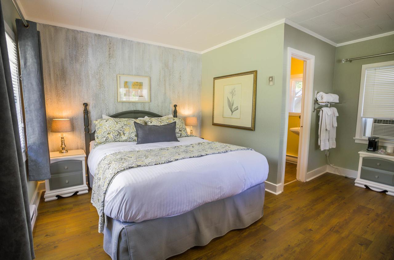 The Woodview Inn ガナノクエ エクステリア 写真