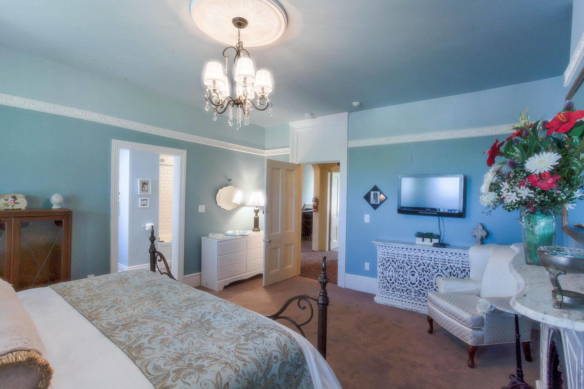 The Woodview Inn ガナノクエ エクステリア 写真