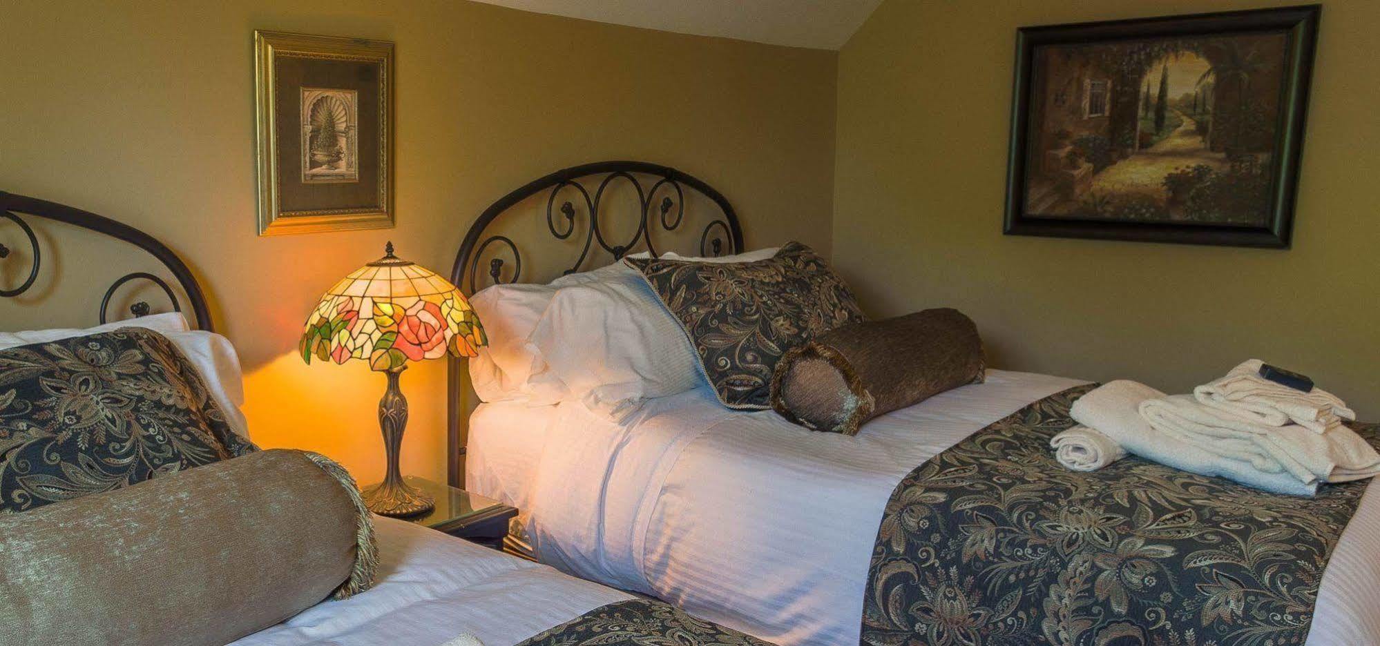 The Woodview Inn ガナノクエ エクステリア 写真